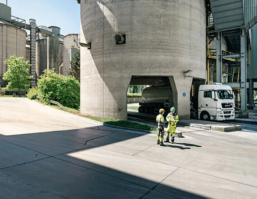 БІЗБЕН ҚАЛАЙ БАЙЛАНЫСУҒА БОЛАДЫ